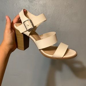 white high heels🤍